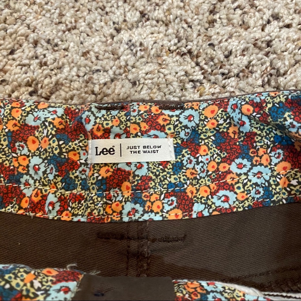Lee Women’s Shorts - Picture 3 of 8